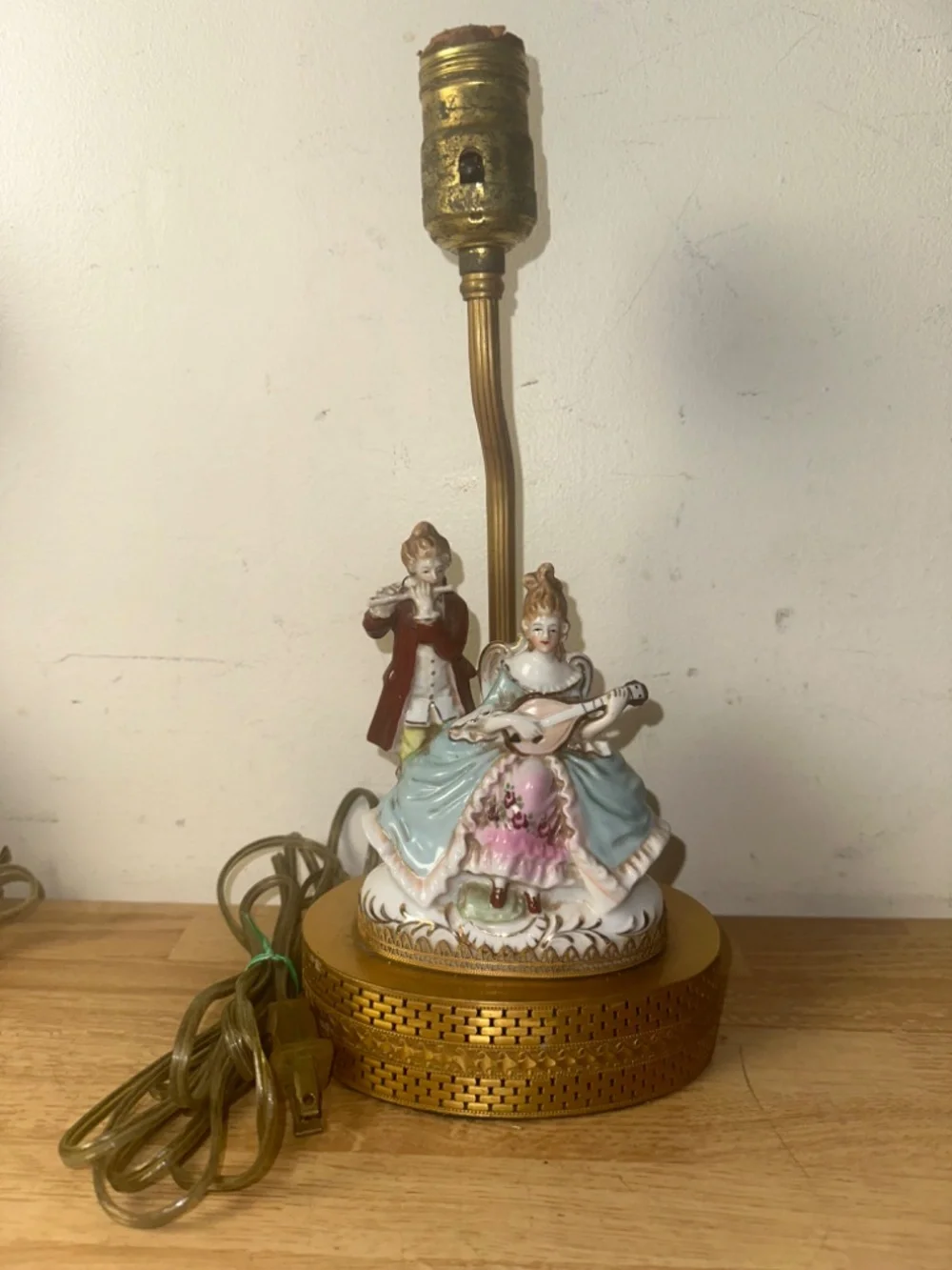 VINTAGE PAIR OF PORCELAIN BOUDOIR LAMPS HAND-PAINTED 18TH CENTURY ORNATE GLIDED